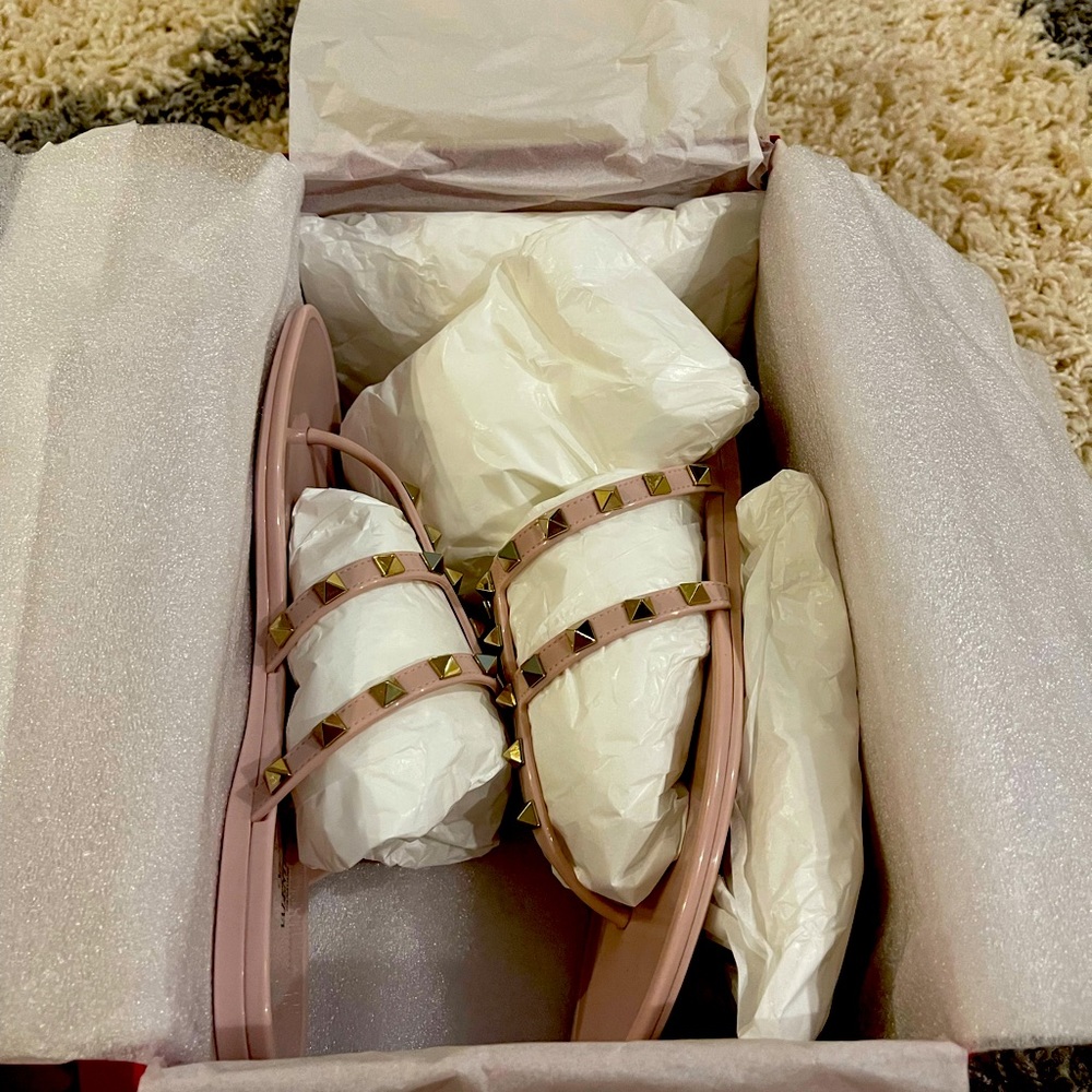 Valentino rockstud jelly thong sandals 39 pink
